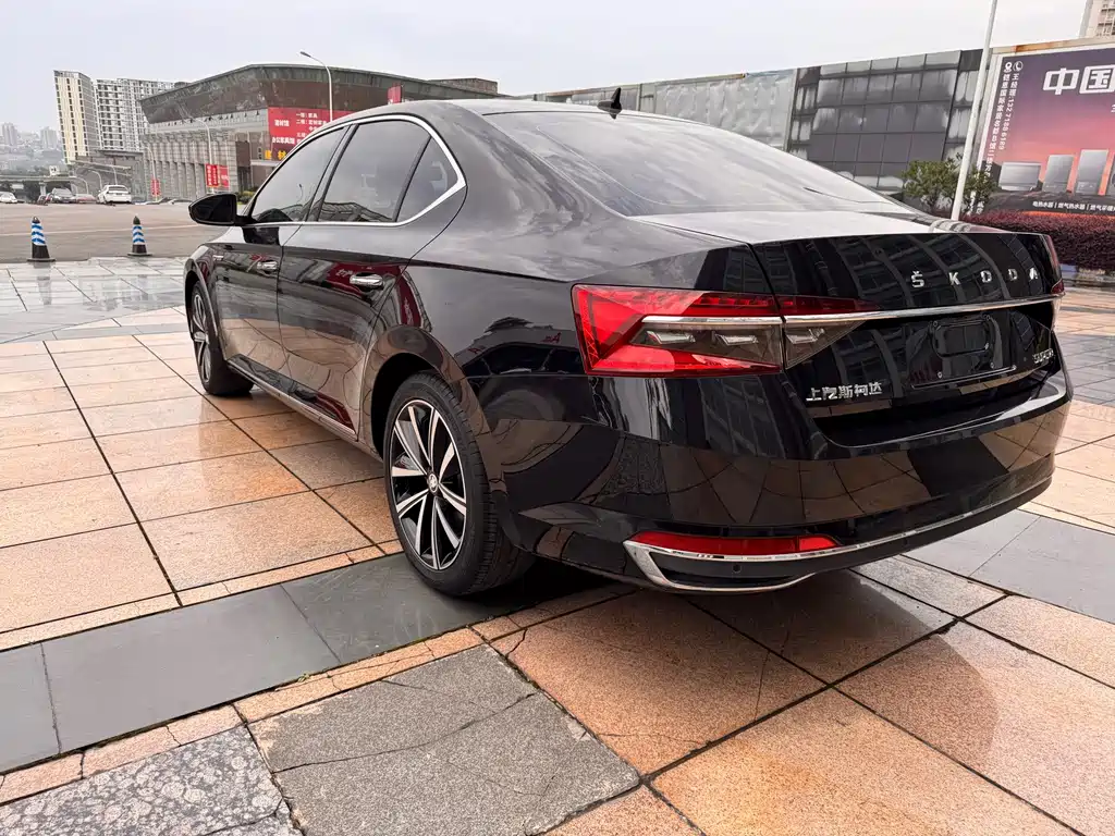 Skoda Superb — фото 4