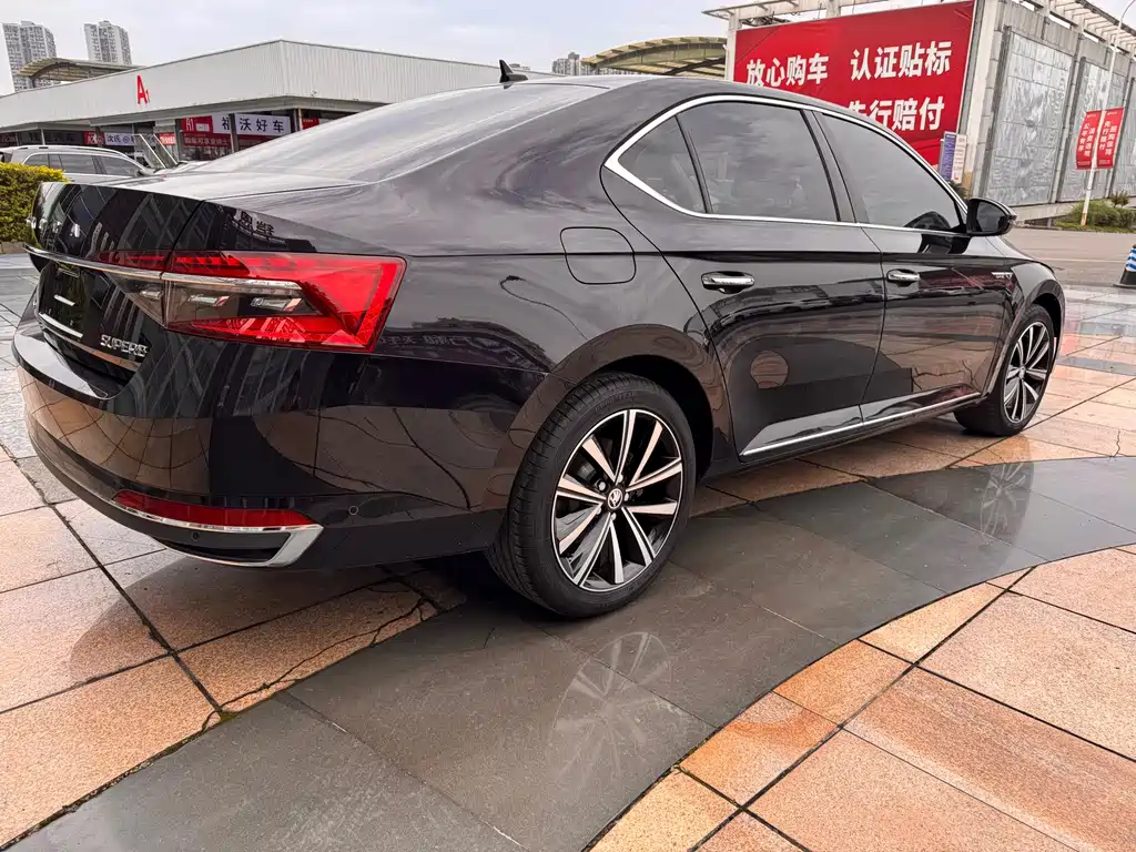 Skoda Superb — фото 6