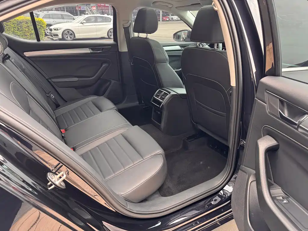 Skoda Superb — фото 9