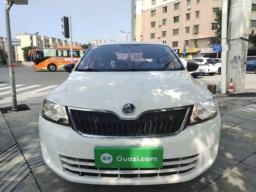 Skoda Rapid — фото 3