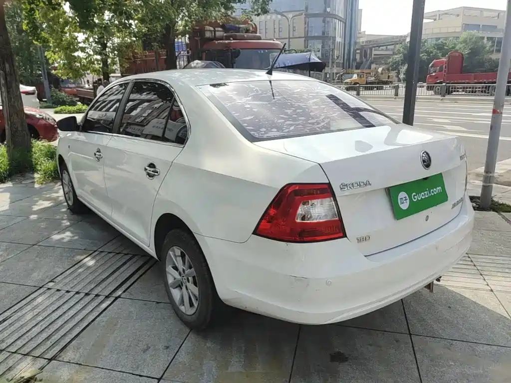 Skoda Rapid — фото 5