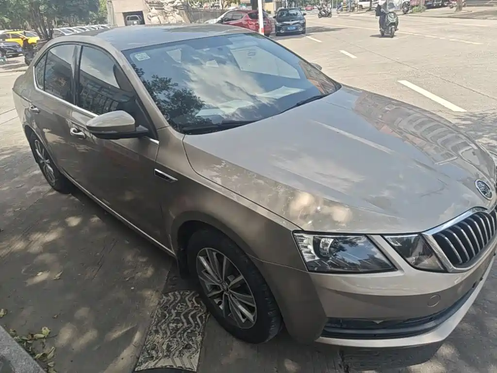 Skoda Octavia — фото 4