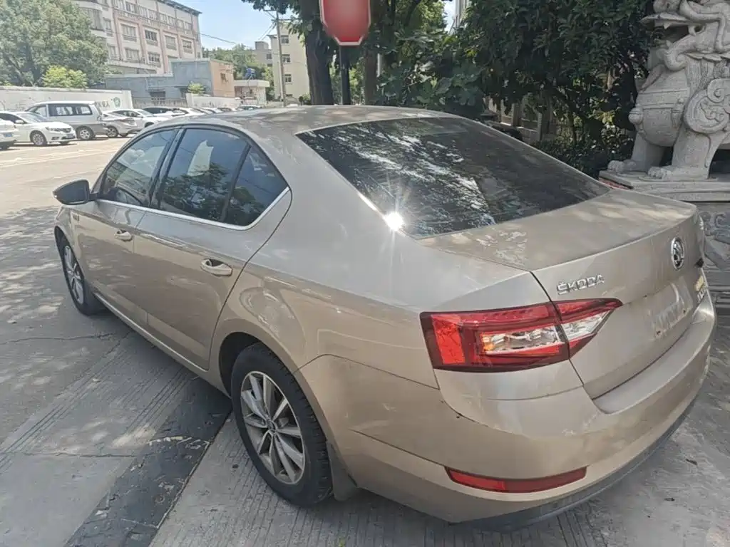 Skoda Octavia — фото 5
