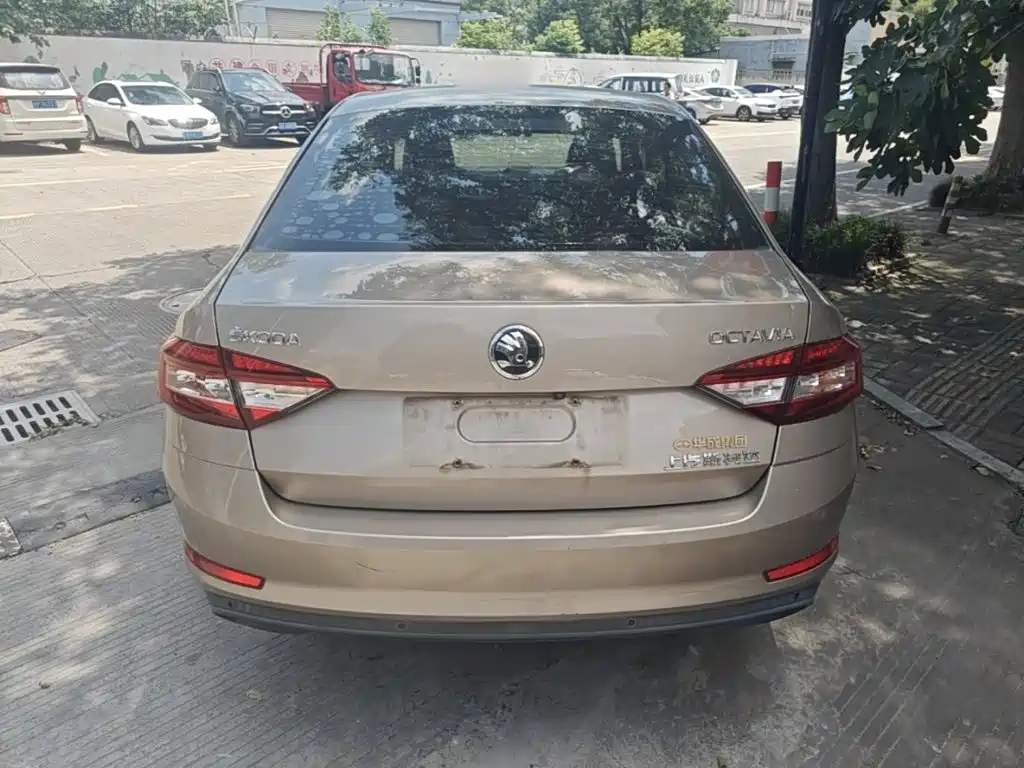 Skoda Octavia — фото 6