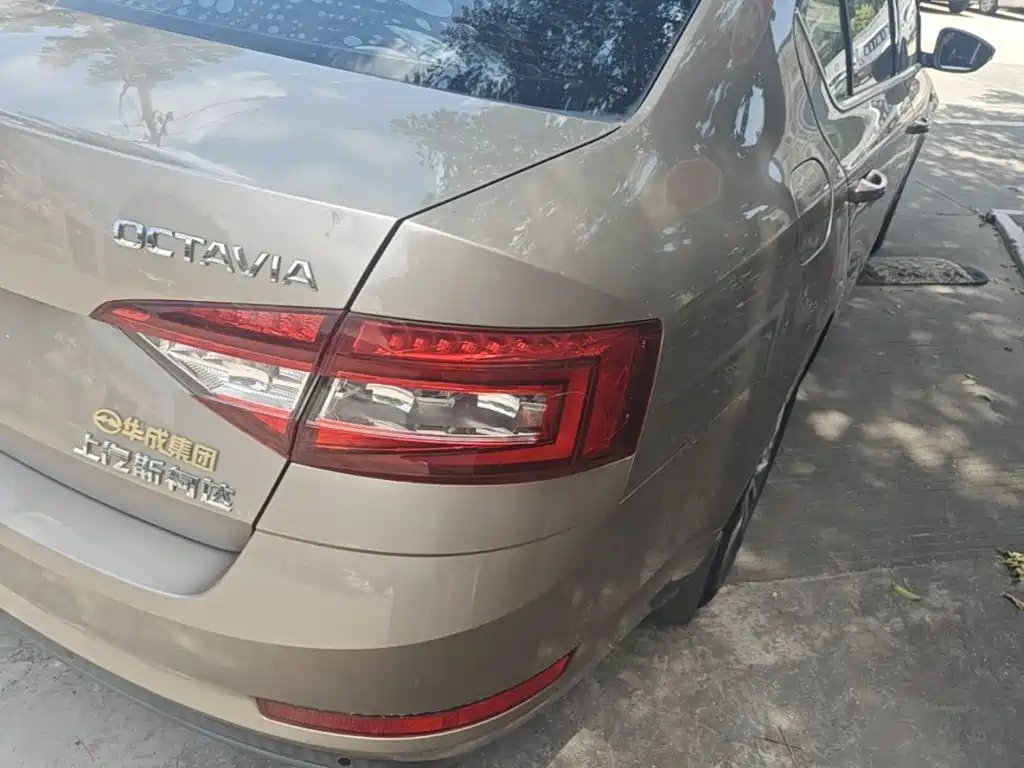 Skoda Octavia — фото 8