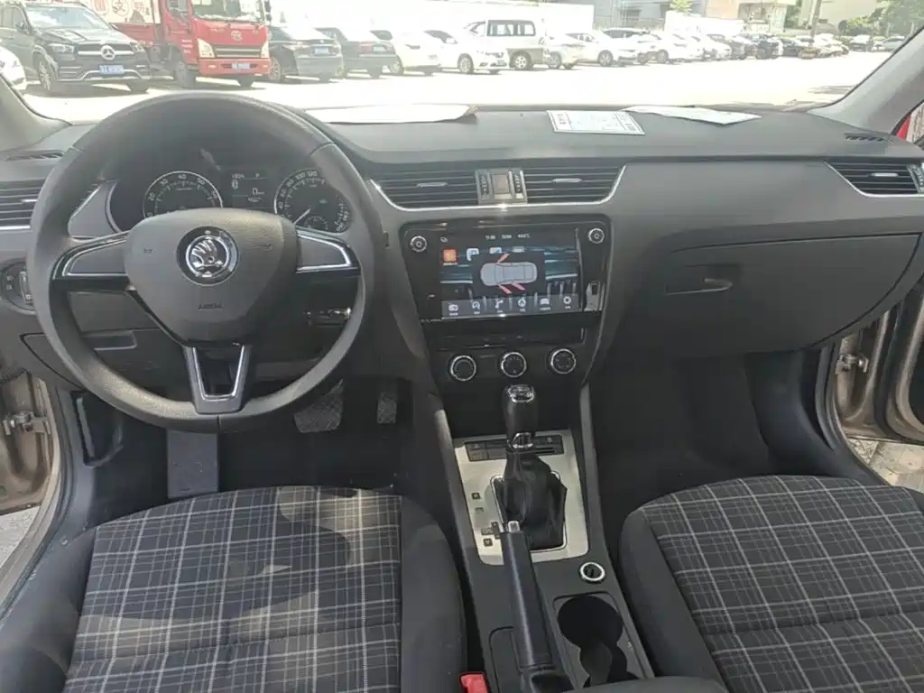 Skoda Octavia — фото 10