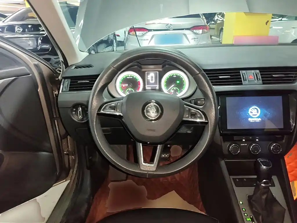 Skoda Octavia — фото 11