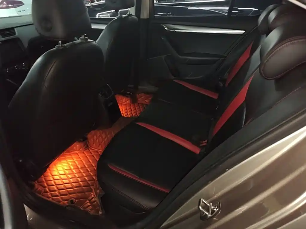 Skoda Octavia — фото 17