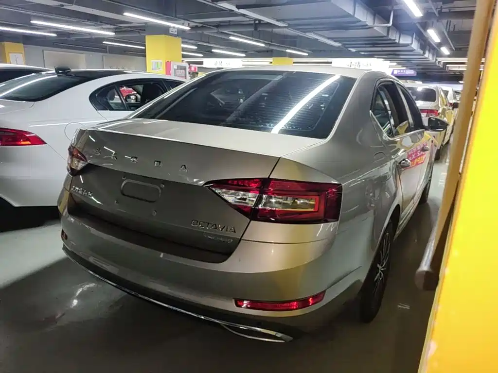 Skoda Octavia — фото 7