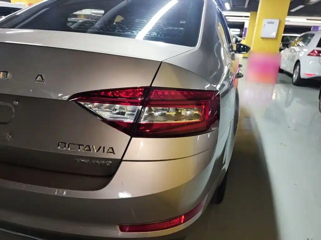 Skoda Octavia — фото 8