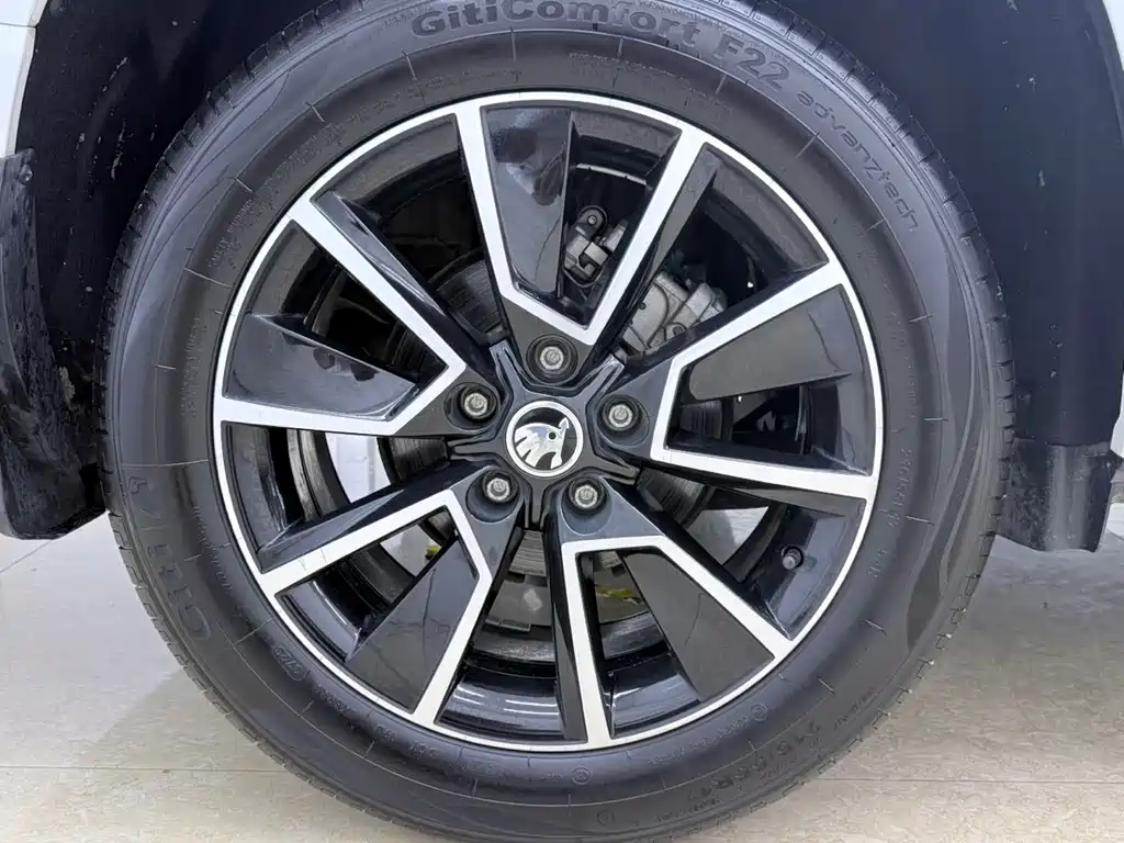 Skoda Karoq — фото 25