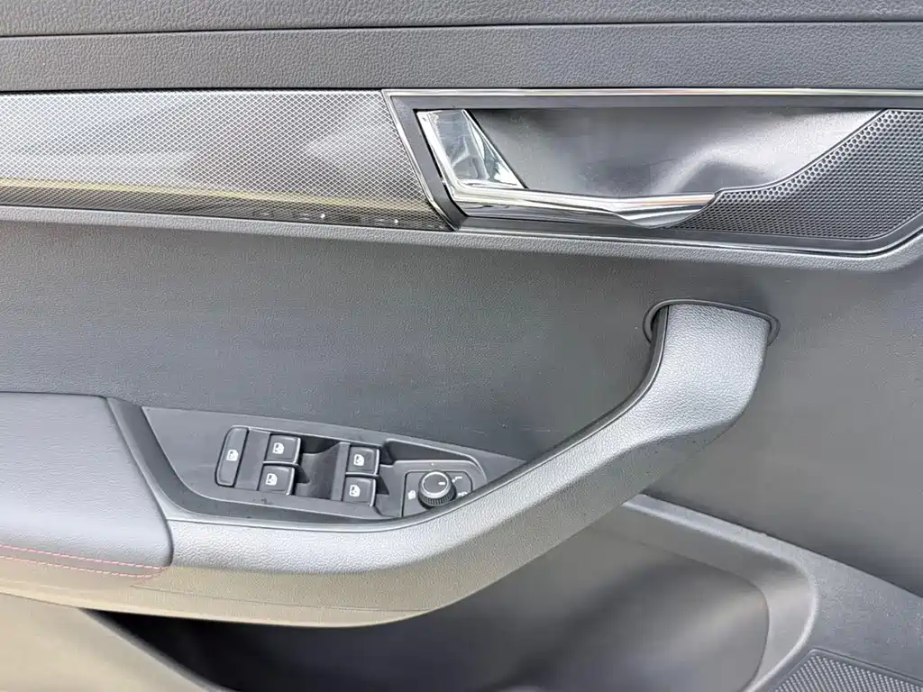 Skoda Karoq — фото 10