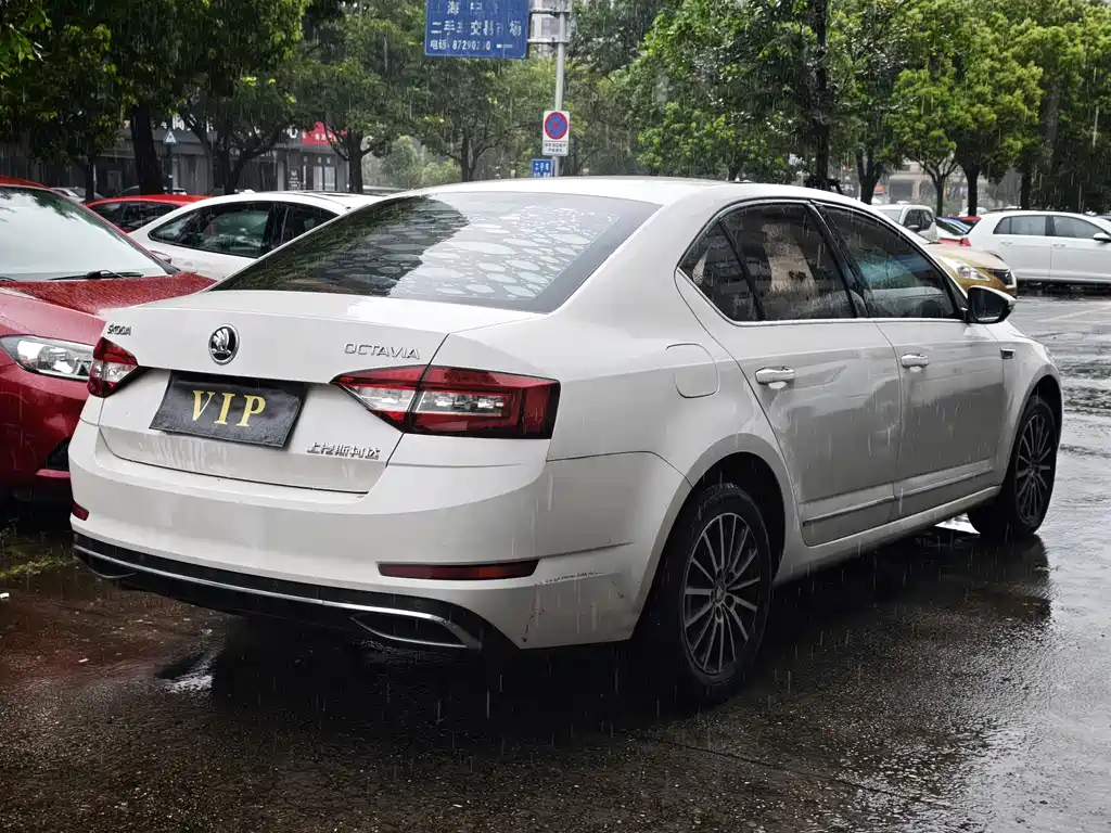 Skoda Octavia — фото 4