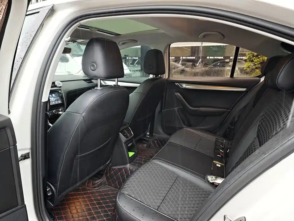 Skoda Octavia — фото 7