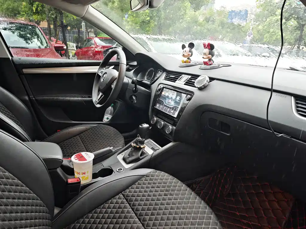 Skoda Octavia — фото 8