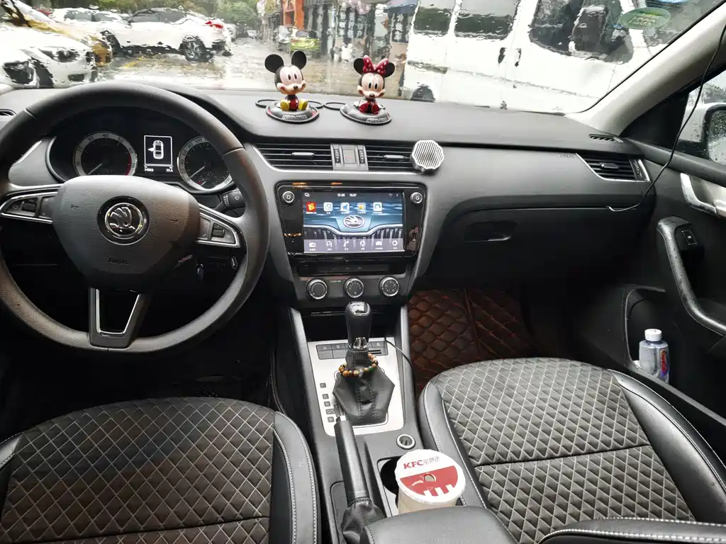 Skoda Octavia — фото 9