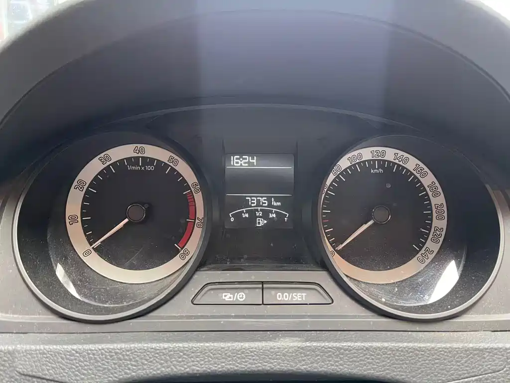 Skoda Rapid Spaceback — фото 11