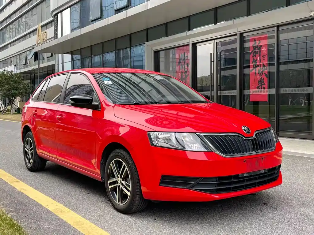 Skoda Rapid Spaceback — фото 3
