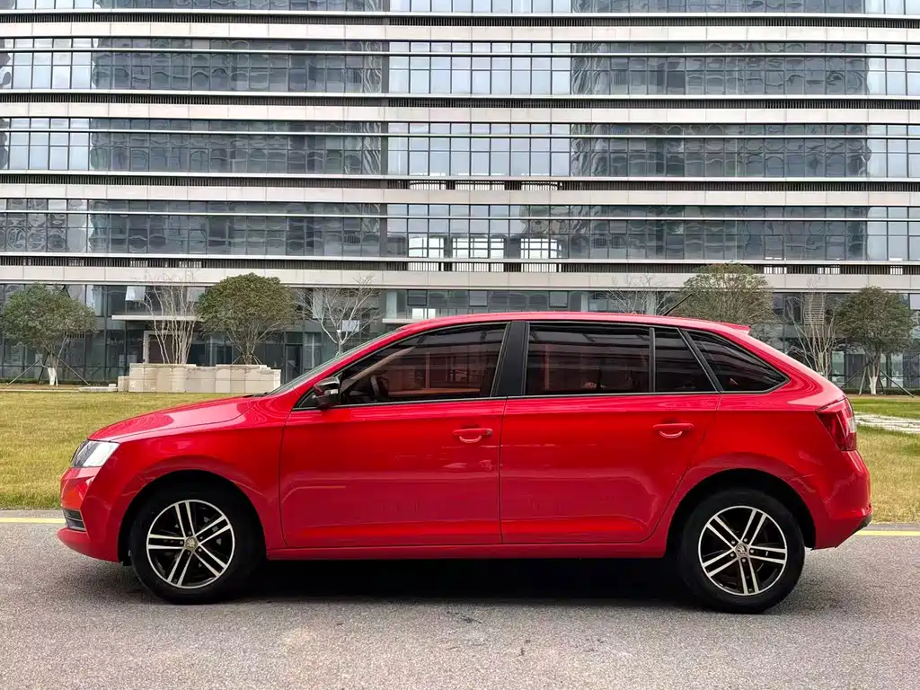 Skoda Rapid Spaceback — фото 4