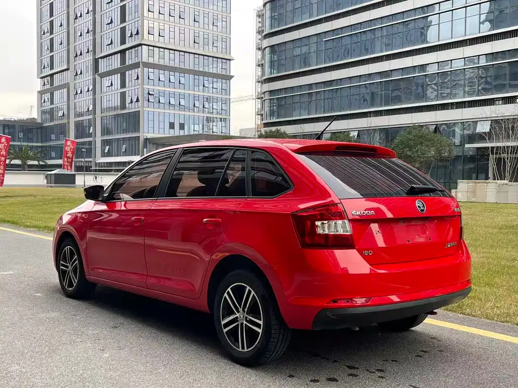 Skoda Rapid Spaceback — фото 5