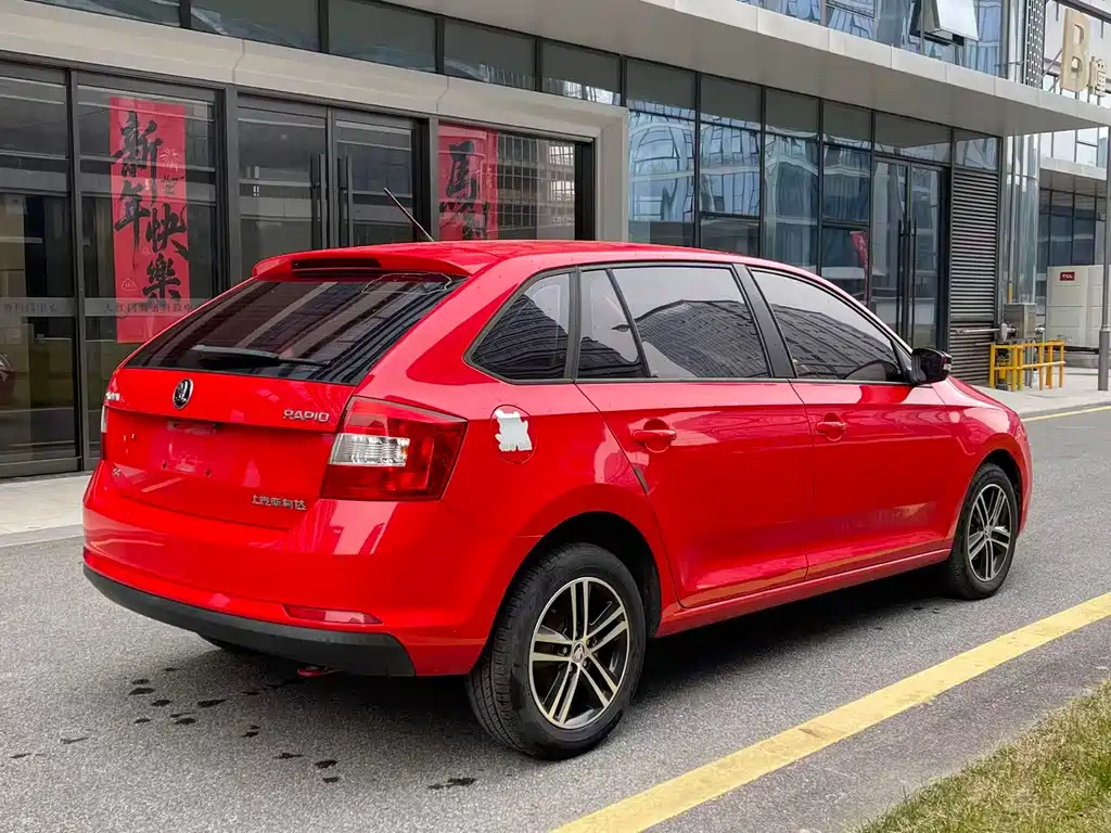 Skoda Rapid Spaceback — фото 7