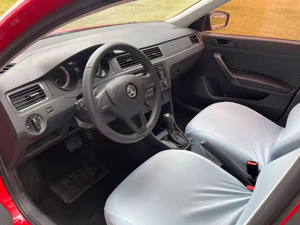 Skoda Rapid Spaceback — фото 8