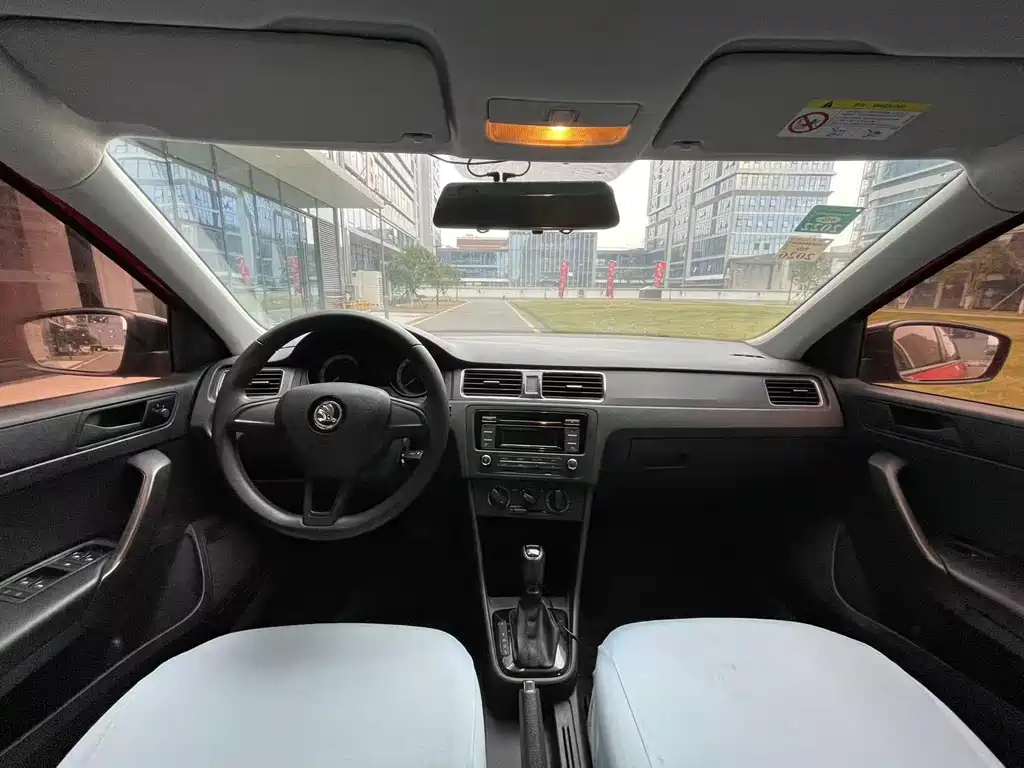 Skoda Rapid Spaceback — фото 9