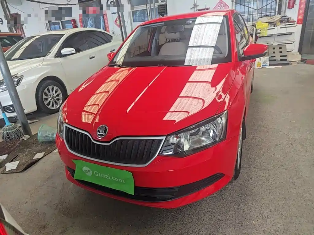 Skoda Fabia — фото 3