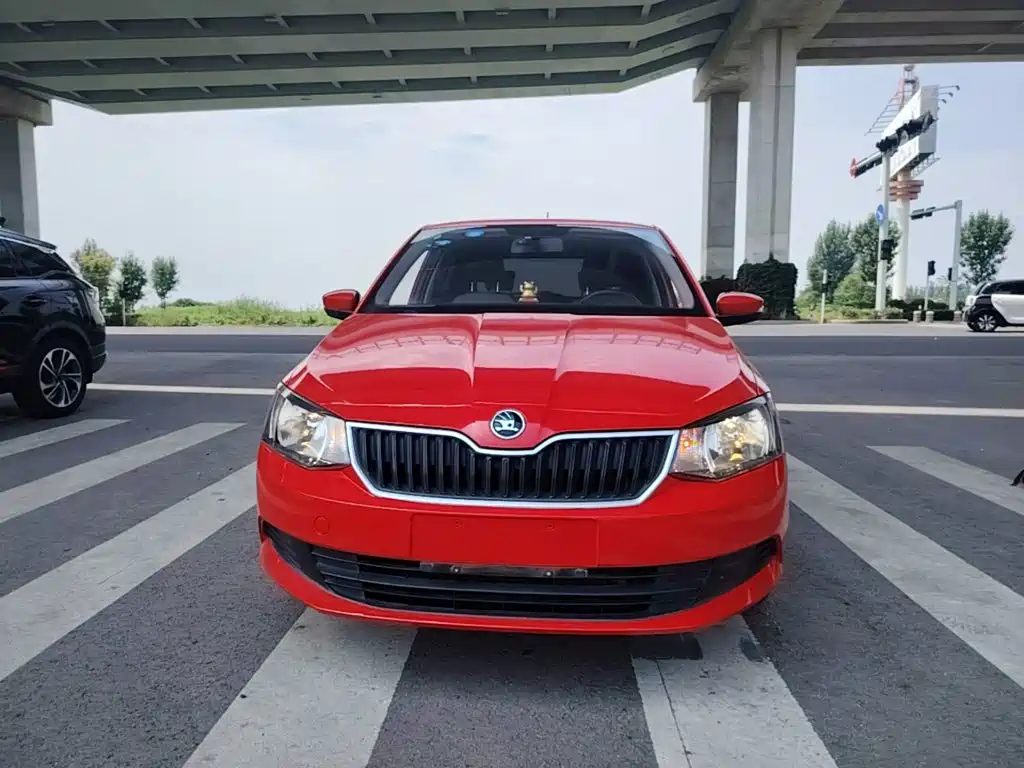 Skoda Fabia — фото 3