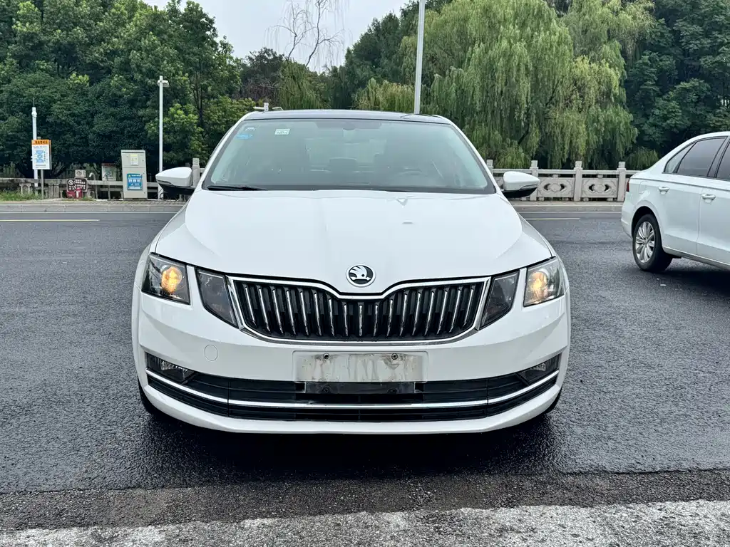 Skoda Octavia — фото 2