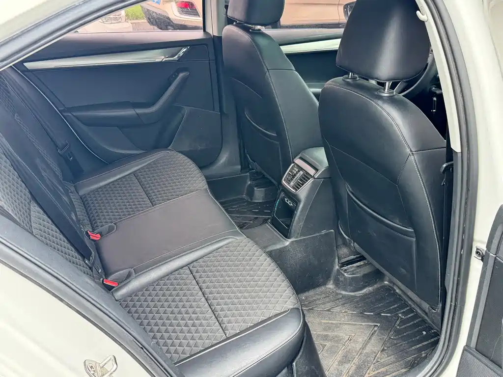 Skoda Octavia — фото 11