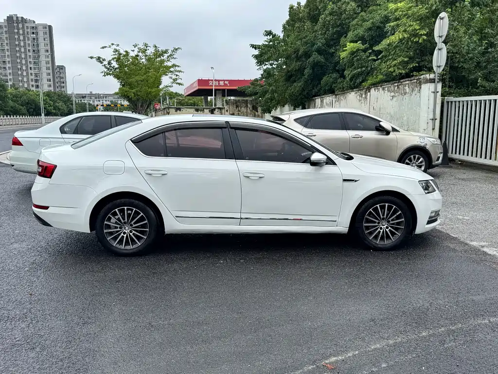 Skoda Octavia — фото 13