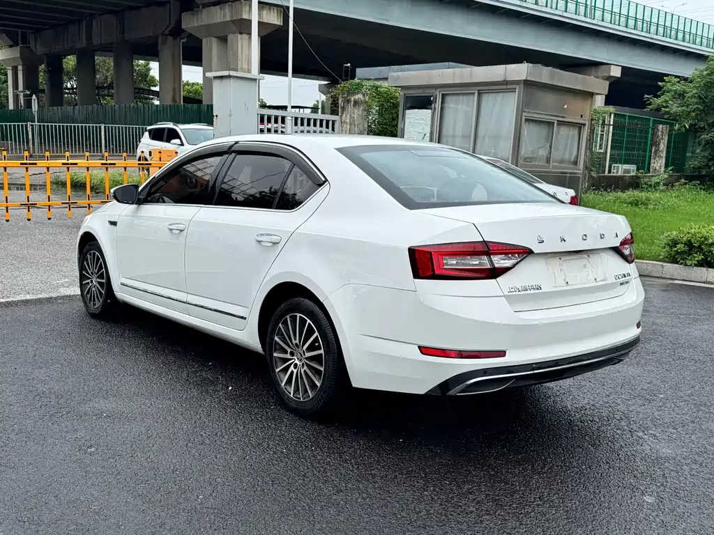 Skoda Octavia — фото 14