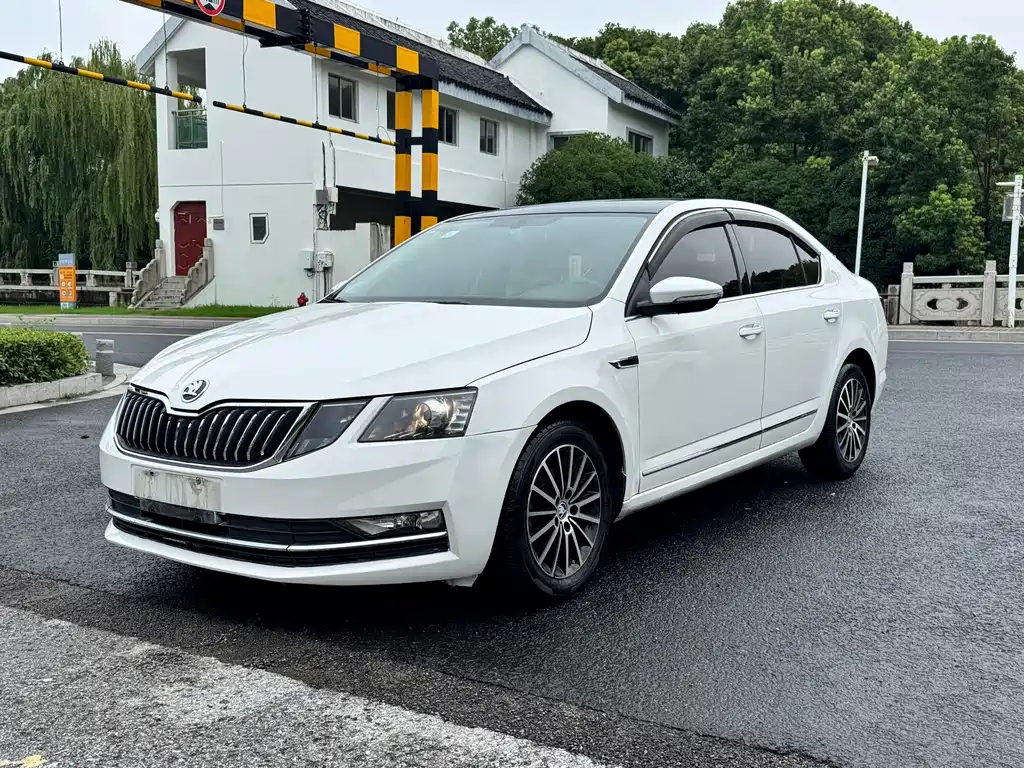 Skoda Octavia — фото 3