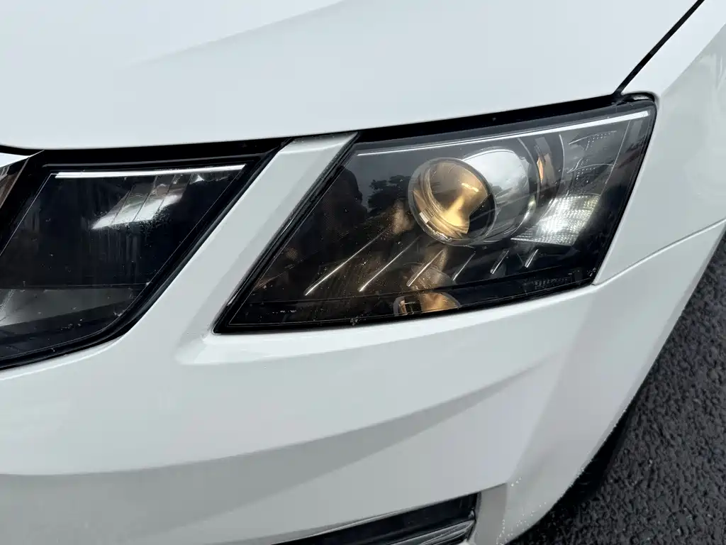 Skoda Octavia — фото 4