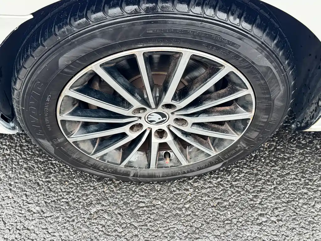 Skoda Octavia — фото 5