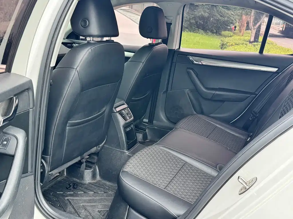 Skoda Octavia — фото 7