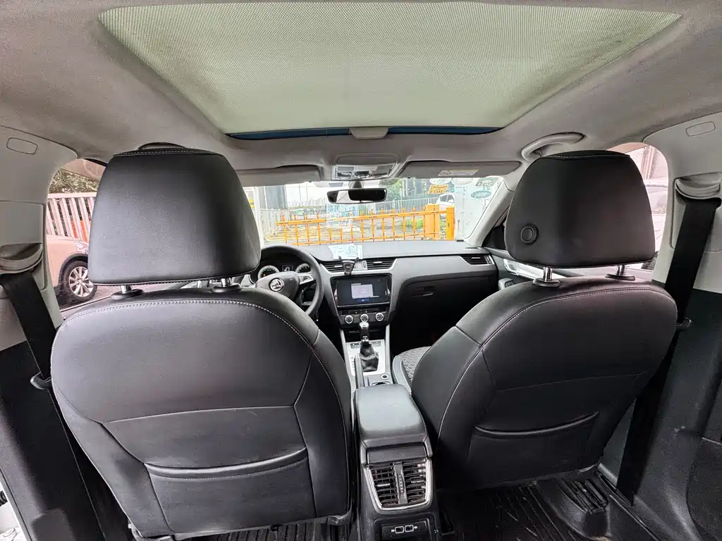 Skoda Octavia — фото 8