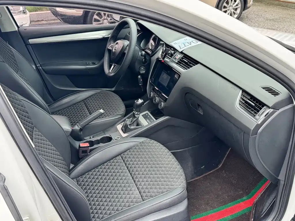 Skoda Octavia — фото 10
