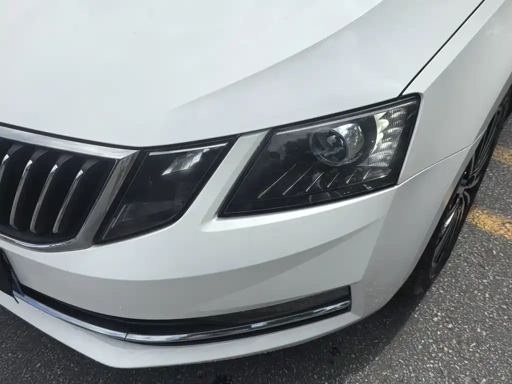 Skoda Octavia — фото 4