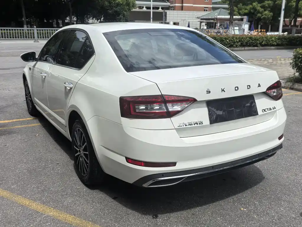 Skoda Octavia — фото 9
