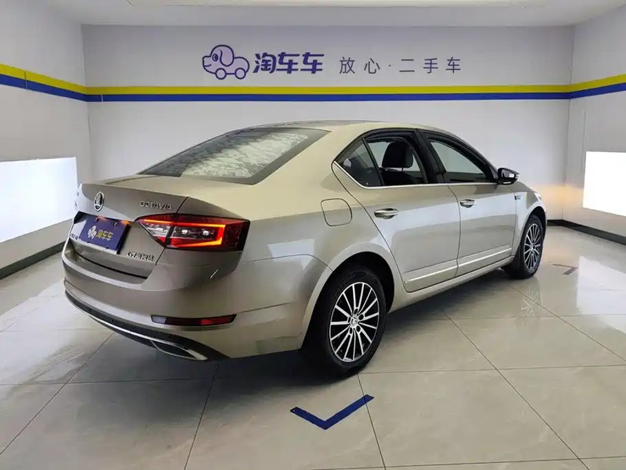 Skoda Octavia — фото 3