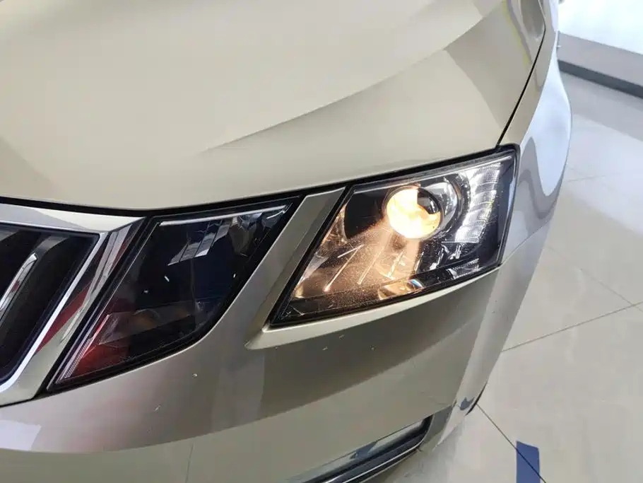 Skoda Octavia — фото 5