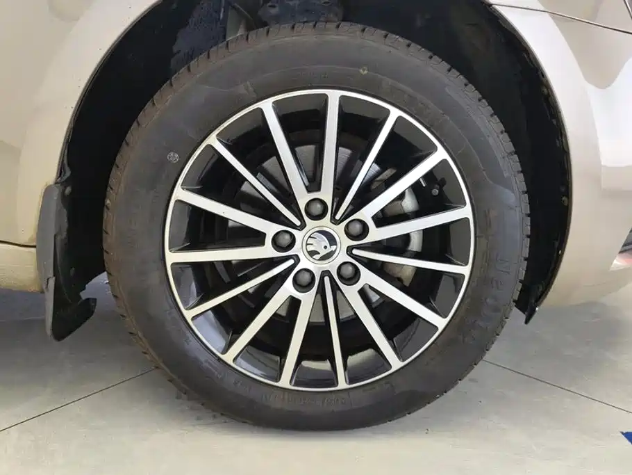Skoda Octavia — фото 6