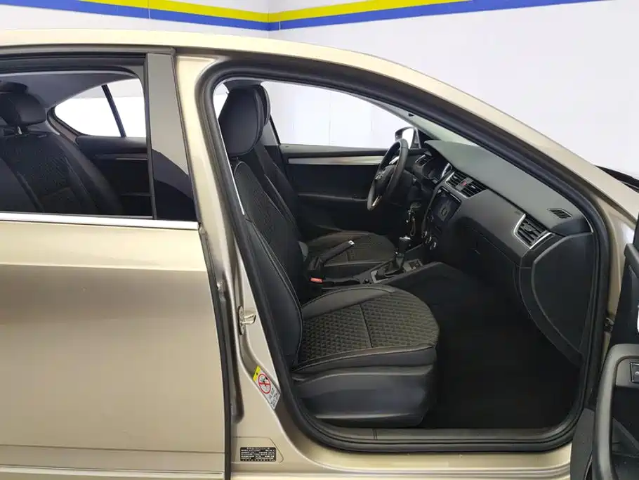 Skoda Octavia — фото 8