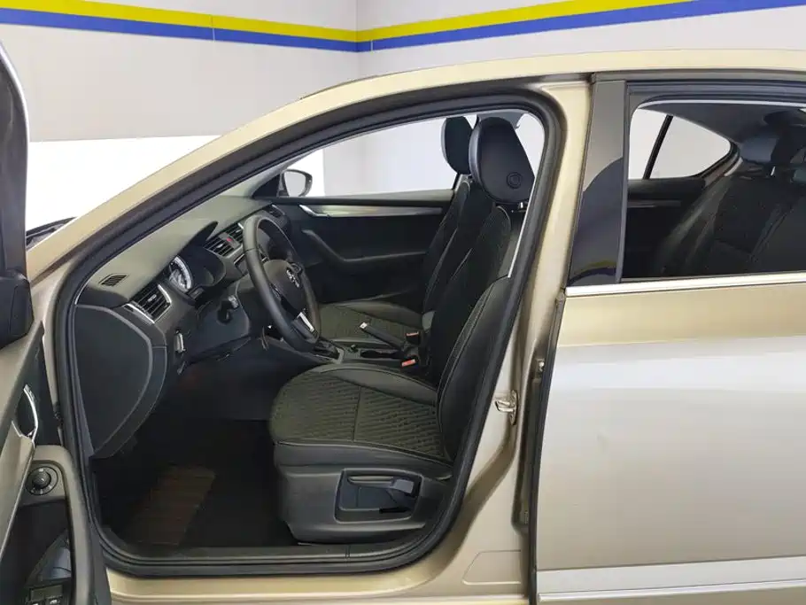 Skoda Octavia — фото 9