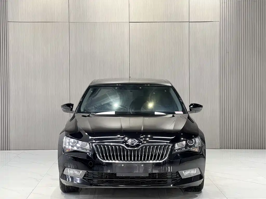 Skoda Superb — фото 2
