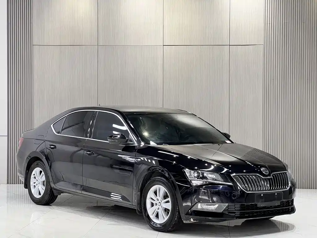 Skoda Superb — фото 3