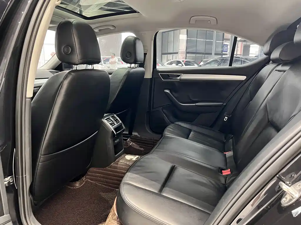 Skoda Superb — фото 5