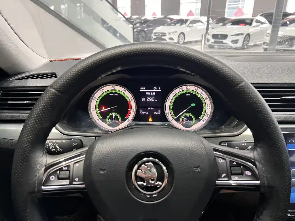 Skoda Superb — фото 7